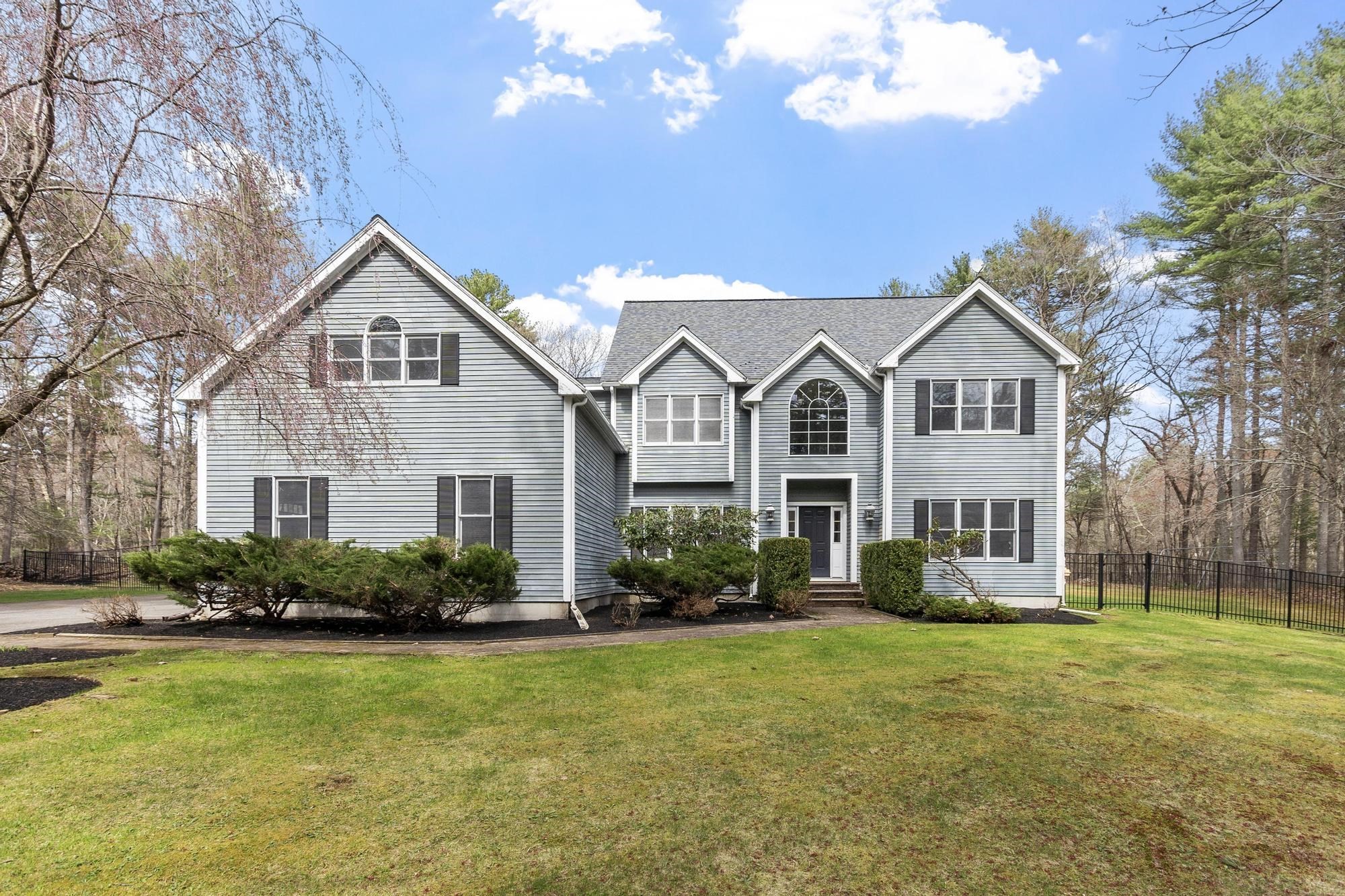 78 Cutters Ridge Rd, Carlisle, MA 01741