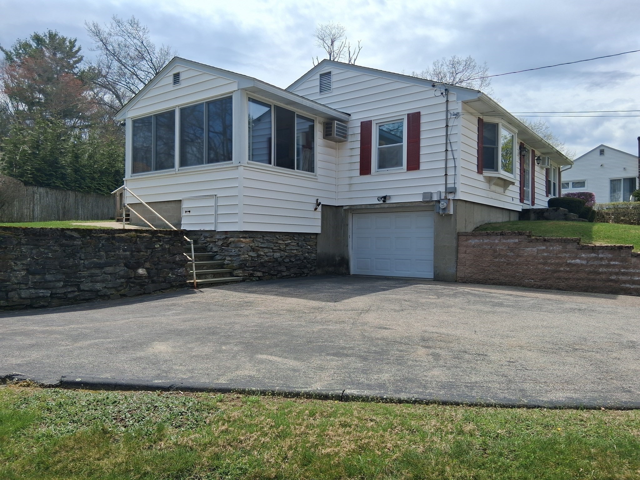 4 Ayrshire Rd, Worcester, MA 01604