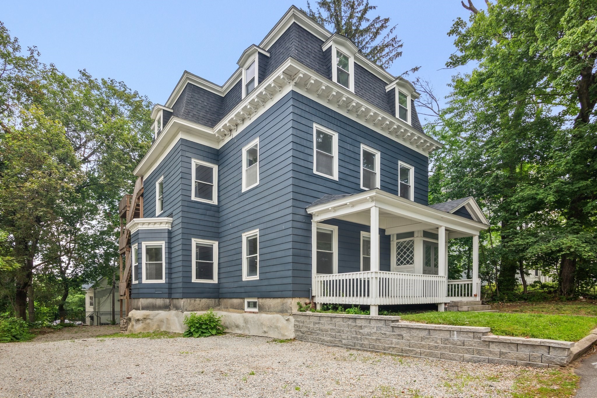 35 Oak Ave, Worcester, MA 01605