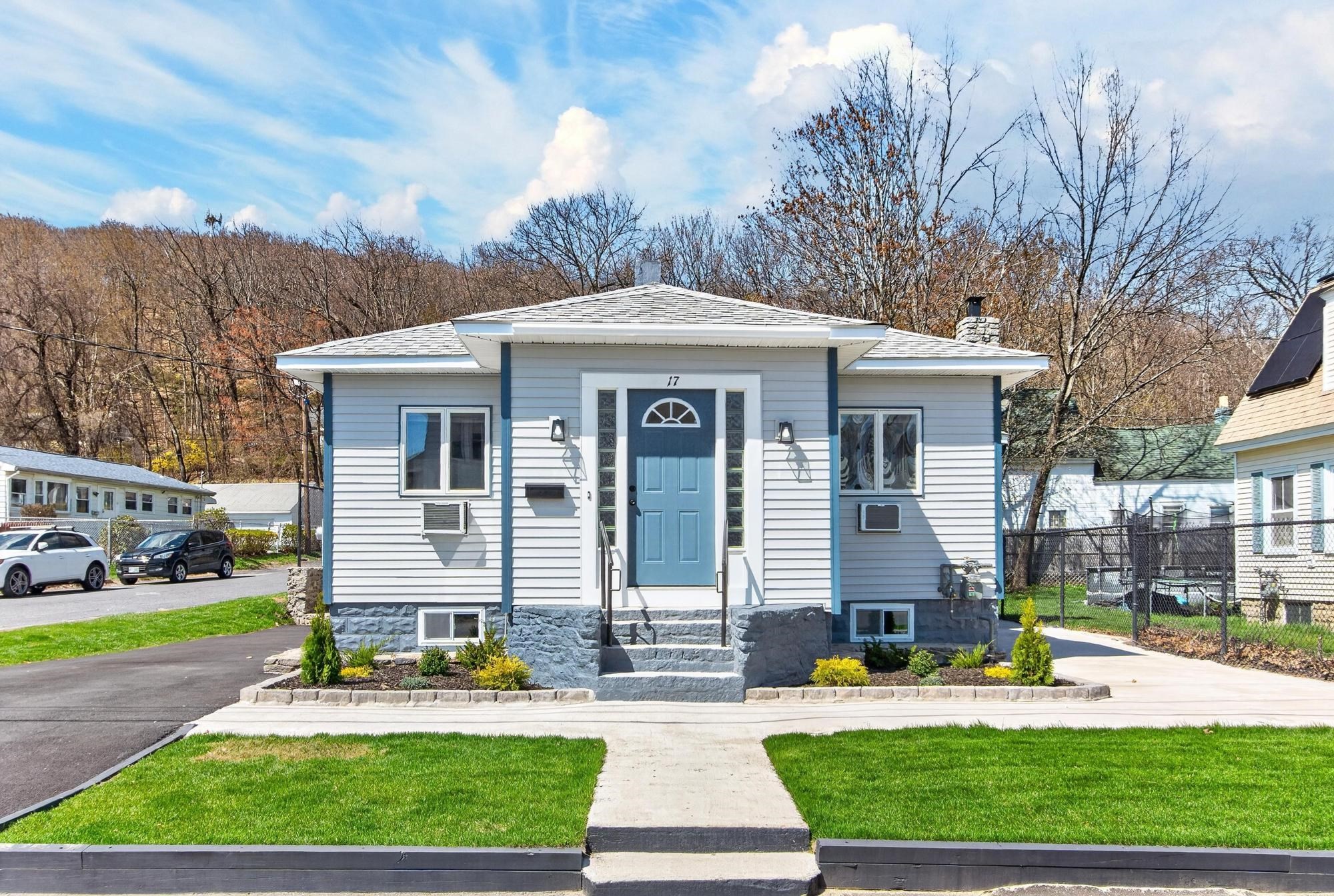 17 Hazel St, Fitchburg, MA 01420