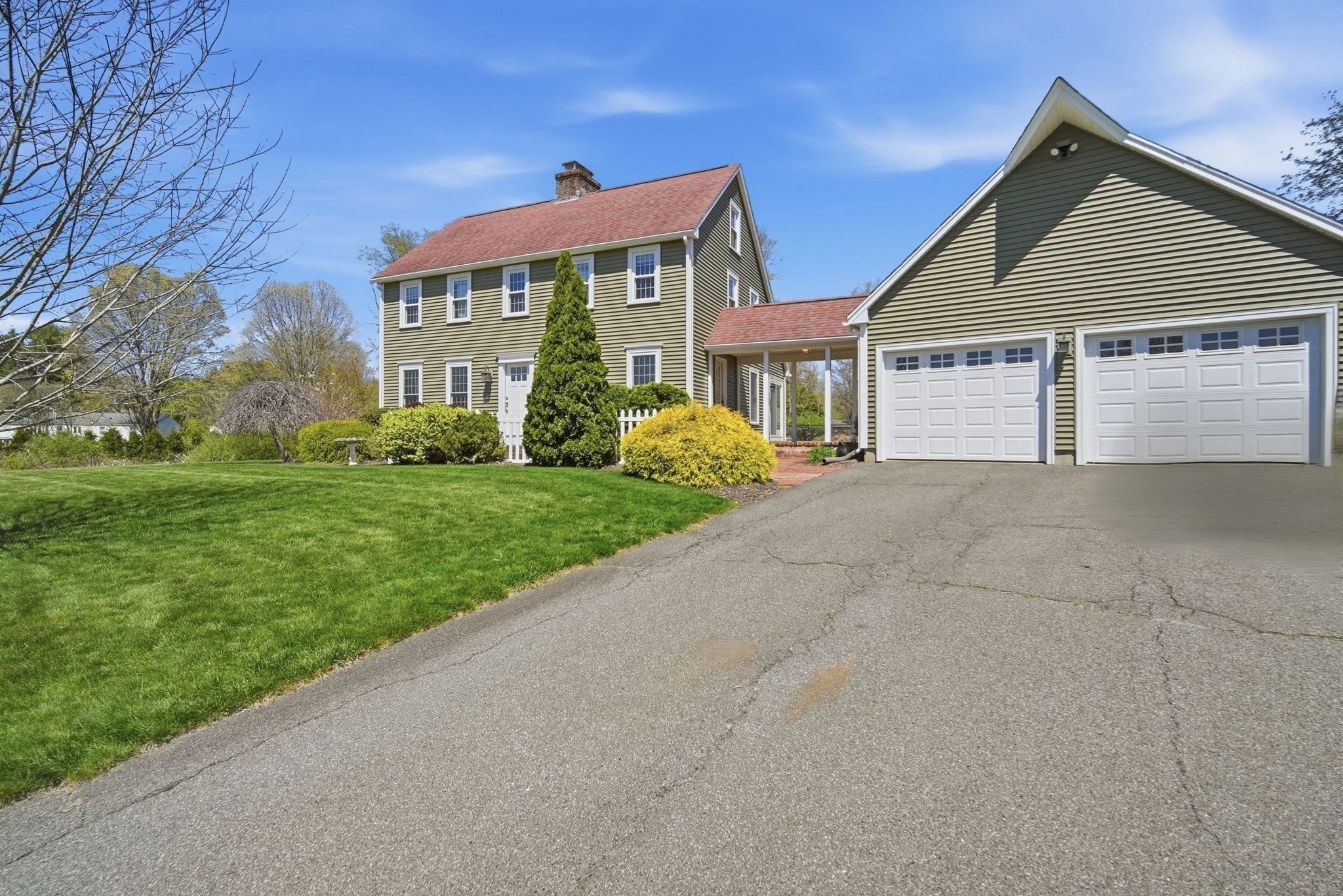 32 Rolling Meadow Ln, East Longmeadow, MA 01028