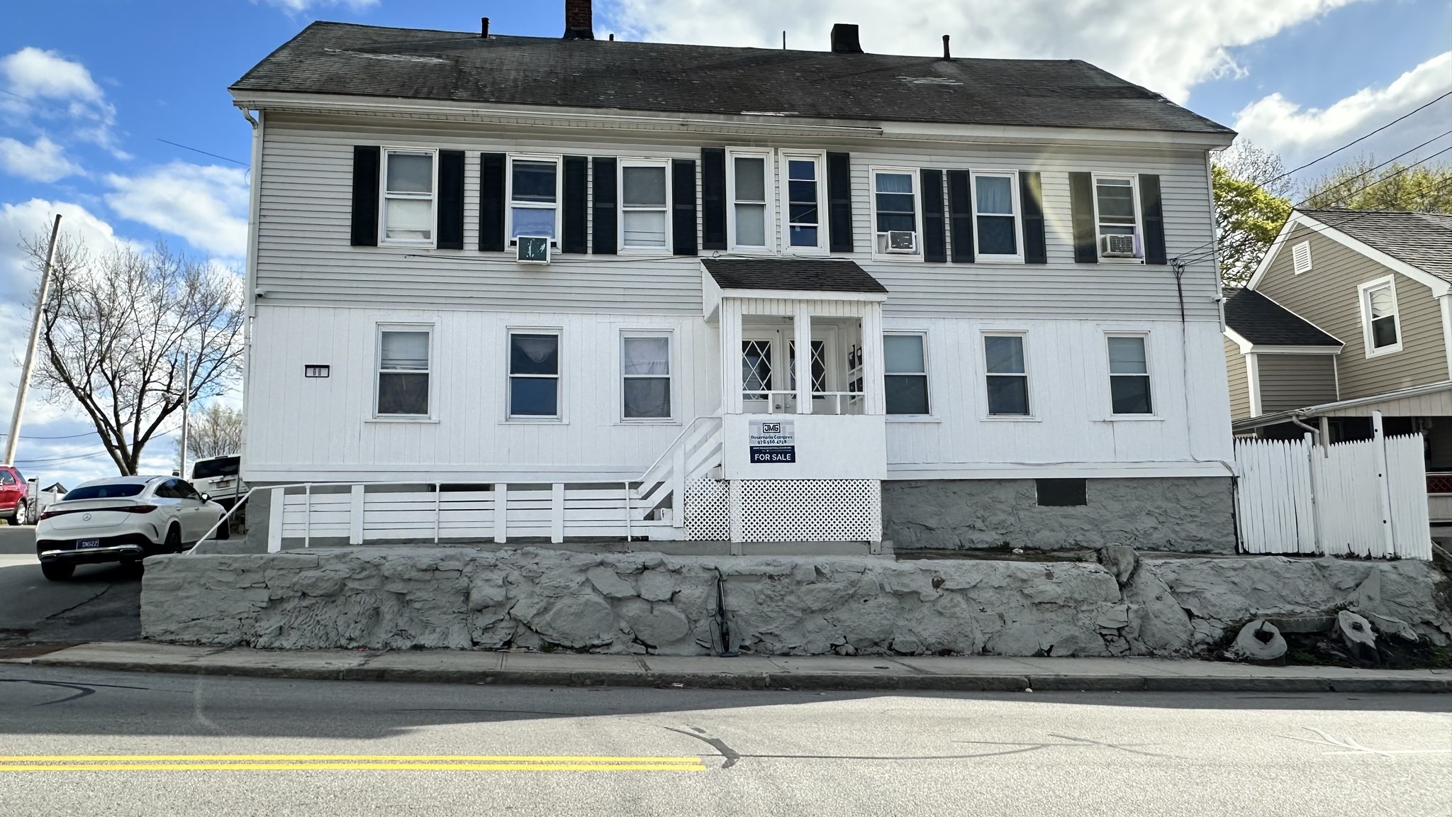 68 Liberty St, Lowell, MA 01851