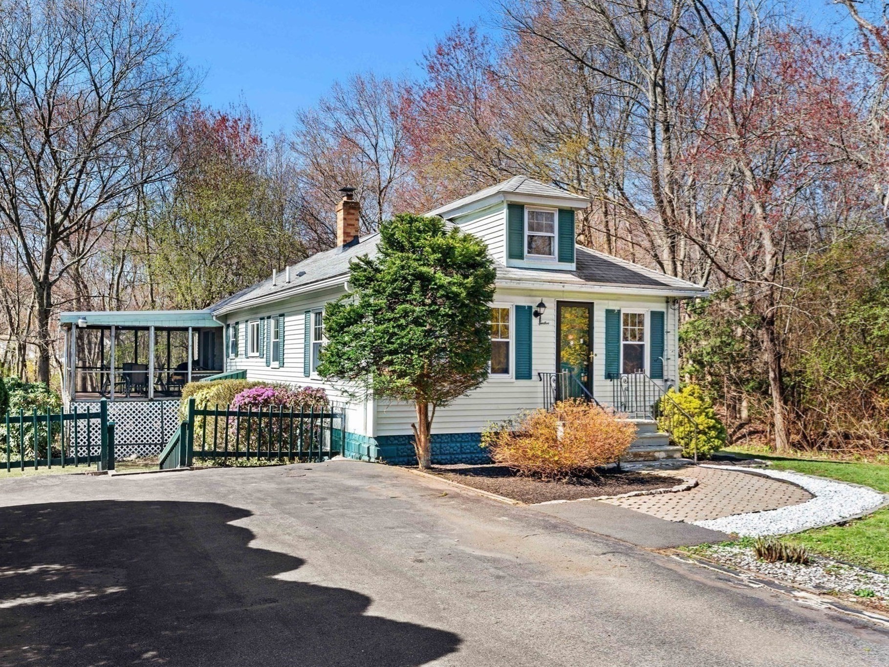 12 Lake Ave, Saugus, MA 01906