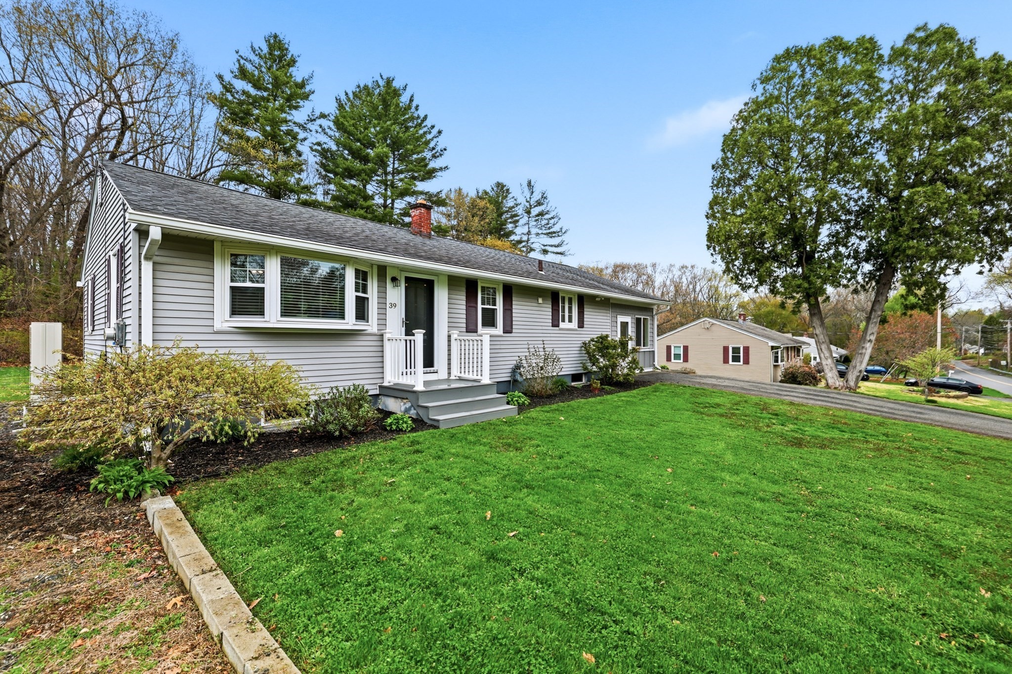 39 Hillside Ave, South Hadley, MA 01075