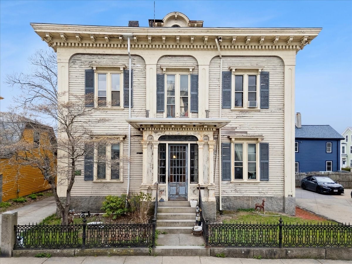 179 Cottage St, New Bedford, MA 02740