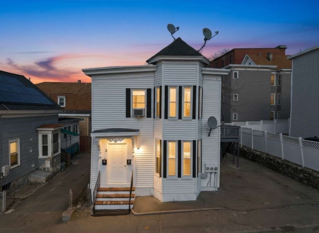 8 Gates St, Lowell, MA 01851