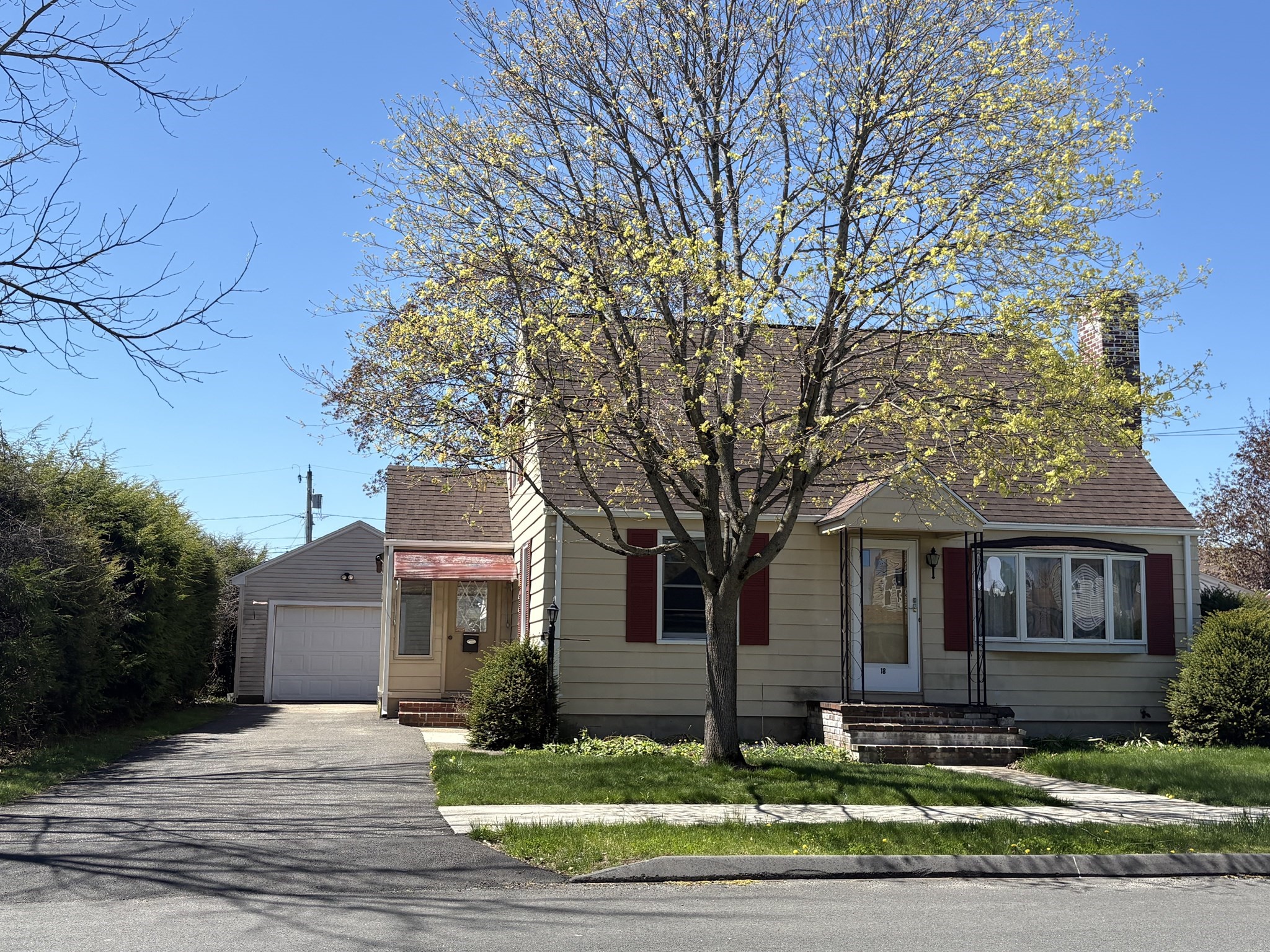 18 Cambridge Street, Ludlow, MA 01056