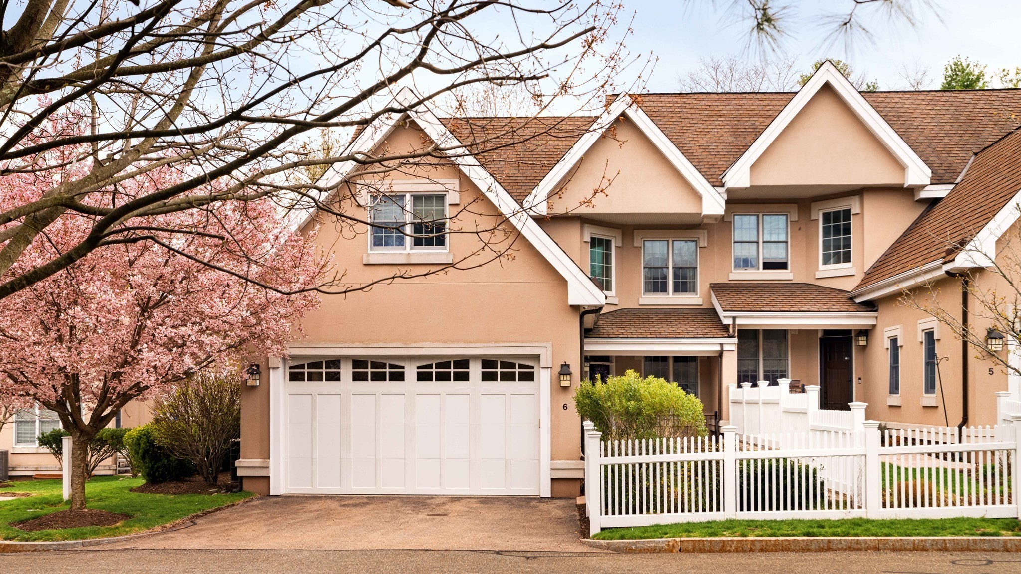 287 Langley Rd Unit 6, Newton, MA 02459