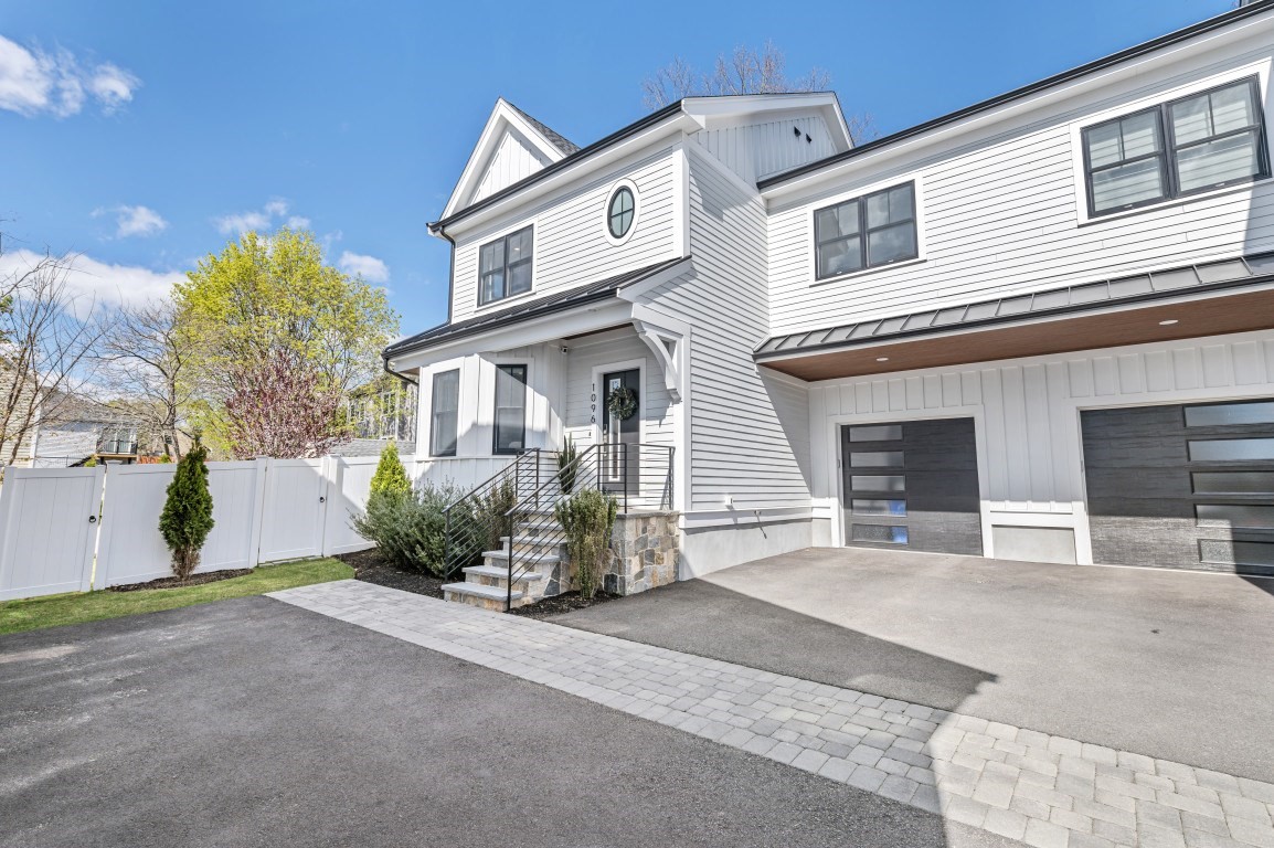 1096 Chestnut St Unit 1096, Newton, MA 02464