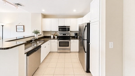 10 Seaport Dr