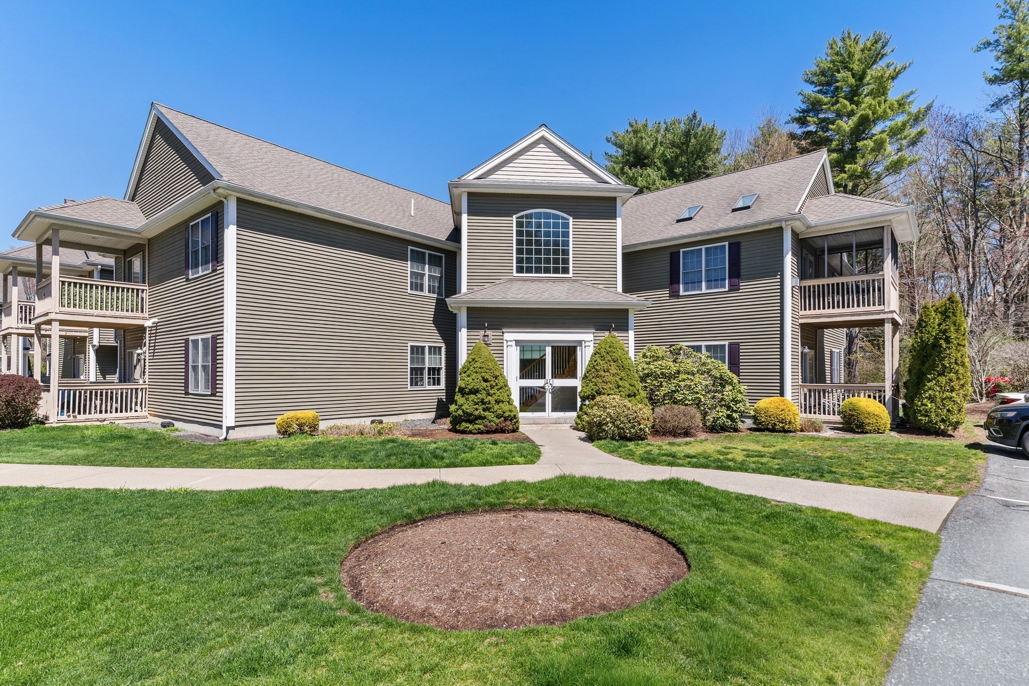 215 Longmeadow Rd Unit 603, Taunton, MA 02780