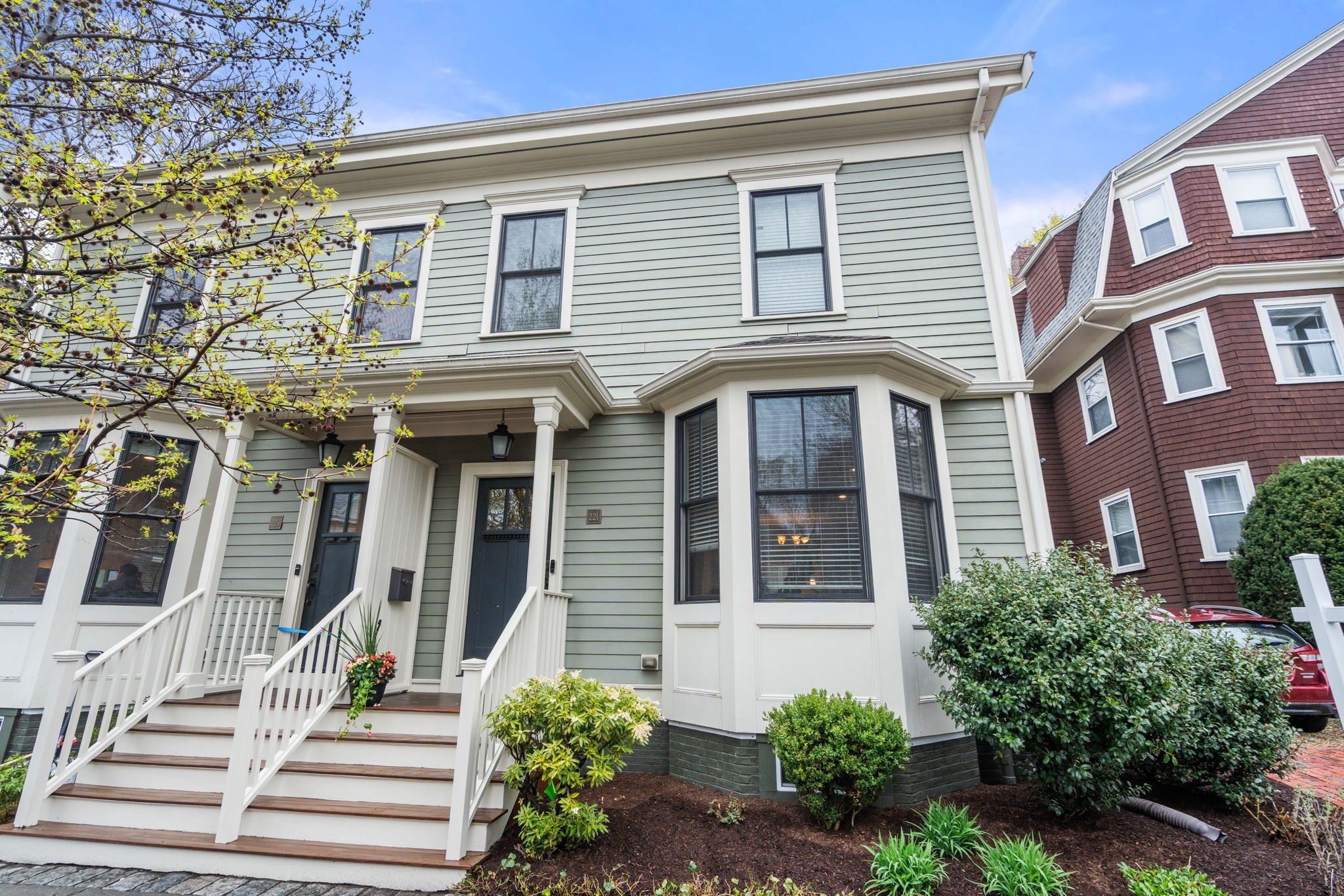 221 Freeman St Unit 221, Brookline, MA 02446