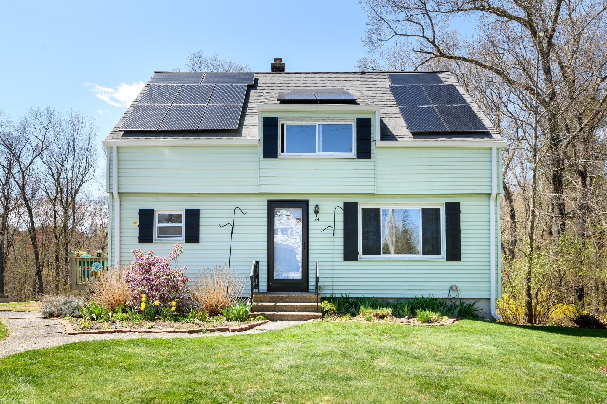 24 Chestnut Hill Rd, Oxford, MA 01537