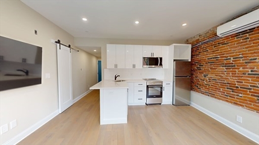 31-35 India St, Apt 204