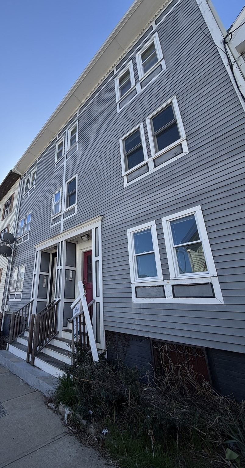 8 Leeds St, South Boston, Boston, MA 02127