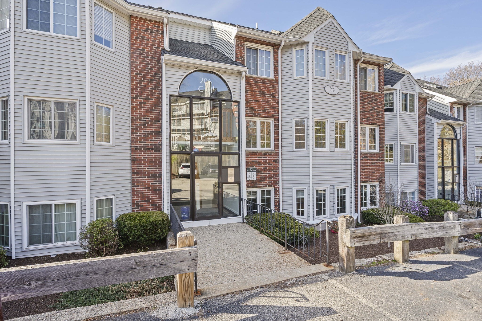 206 Tall Oaks Dr Unit F, Weymouth, MA 02190