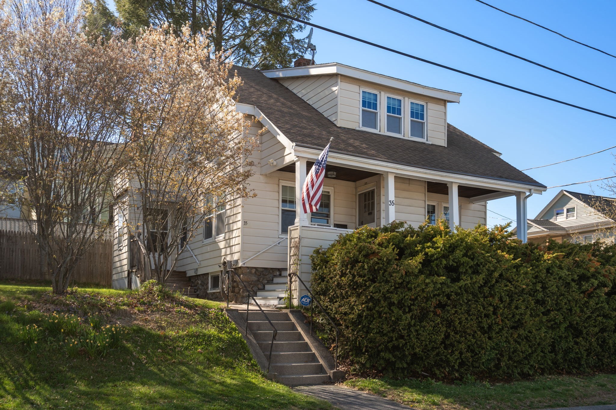 35 Boardman St, Worcester, MA 01606