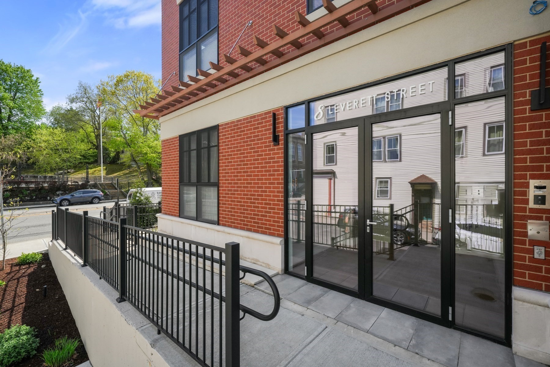 8 Leverett St Unit 4, Brookline, MA 02445