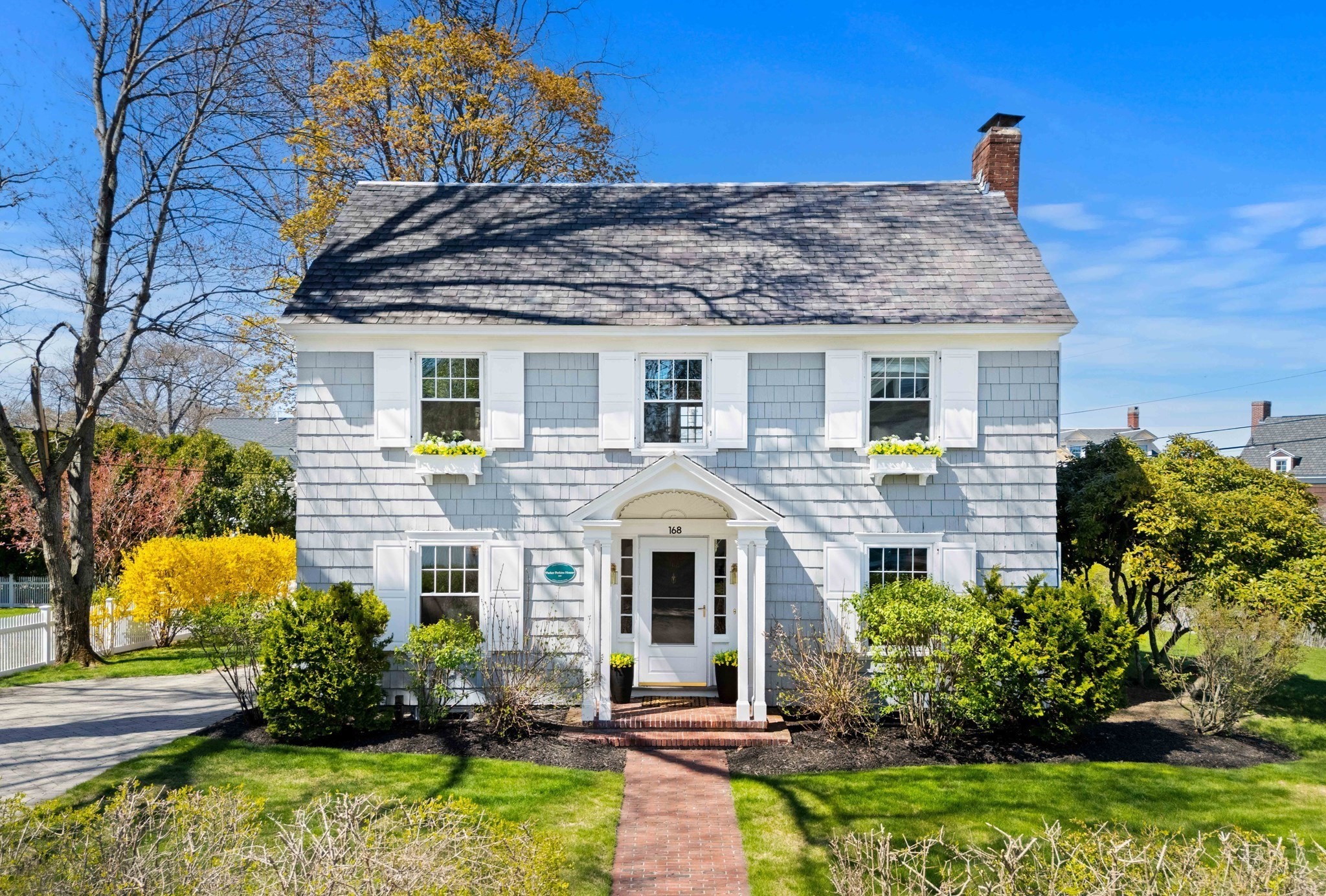 168 Hovey St, Lowell, MA 01852