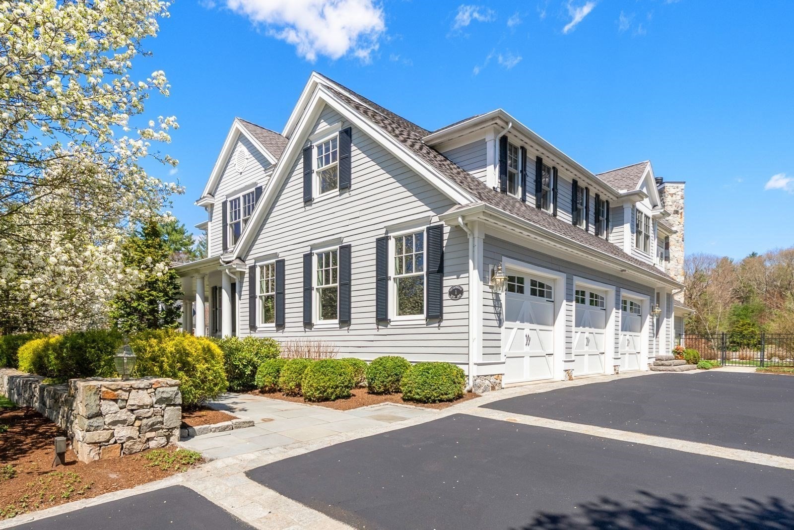 1 Betsy Ln, Dover, MA 02030