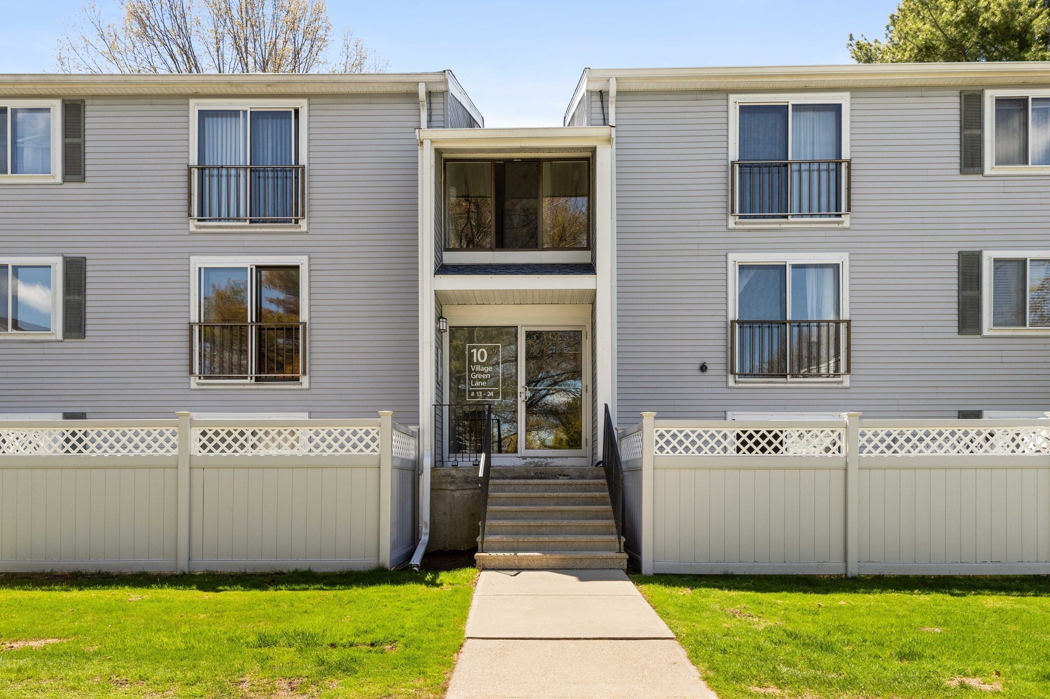 10 Village Green Ln Unit 19, Natick, MA 01760