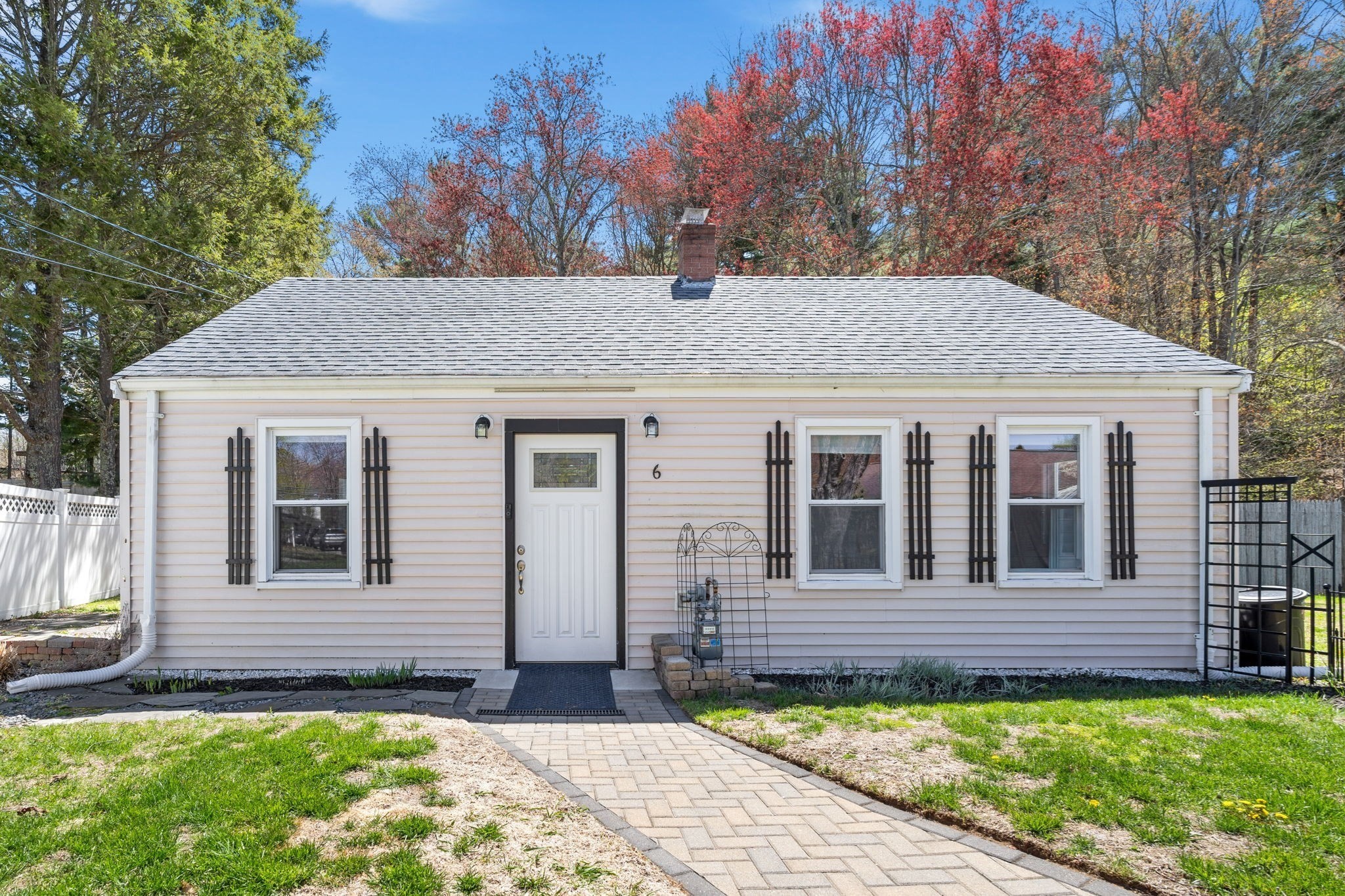 6 Woodbine Ter, Maynard, MA 01950