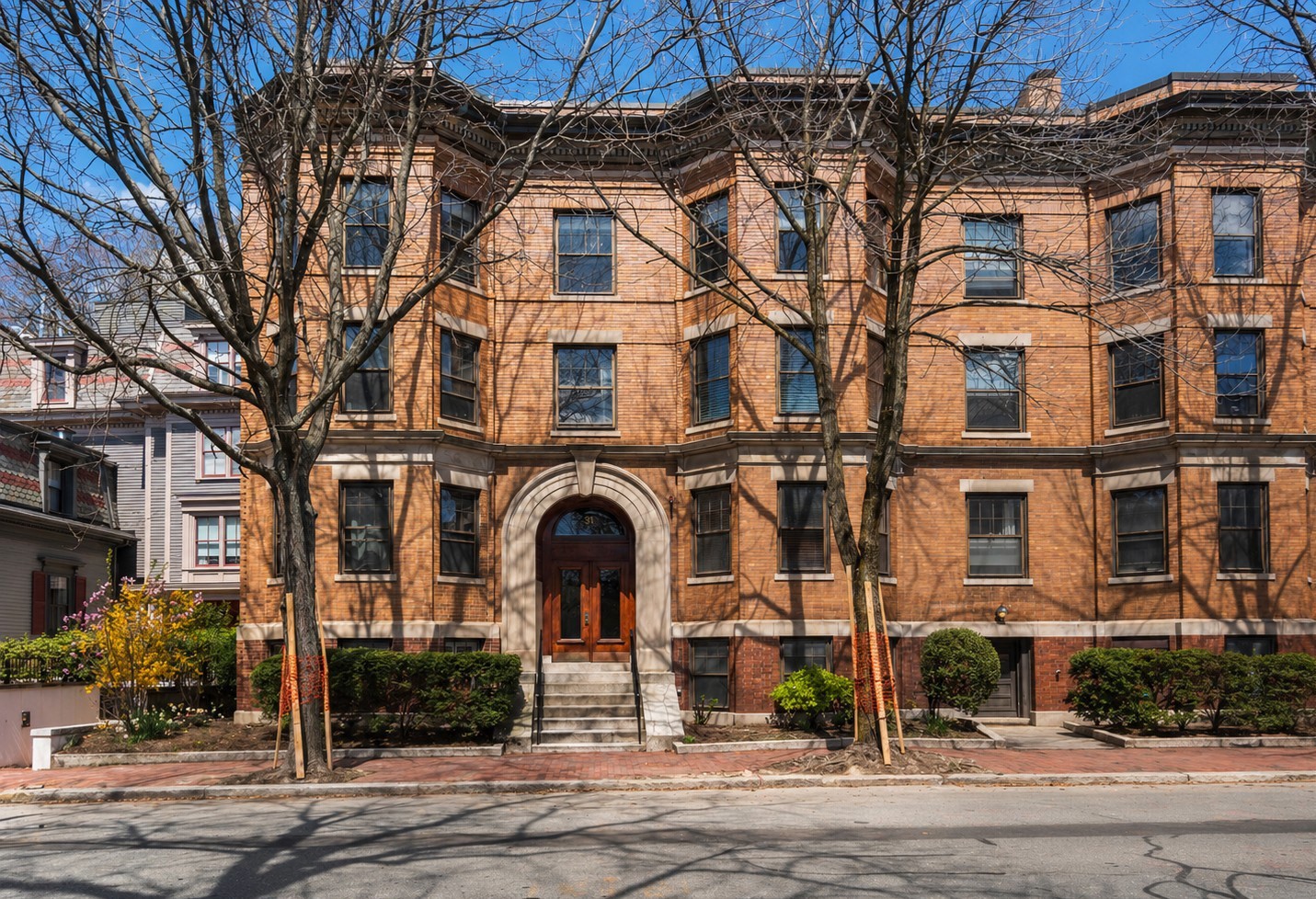 31 Linnaean Street Unit 6, Cambridge, MA 02138