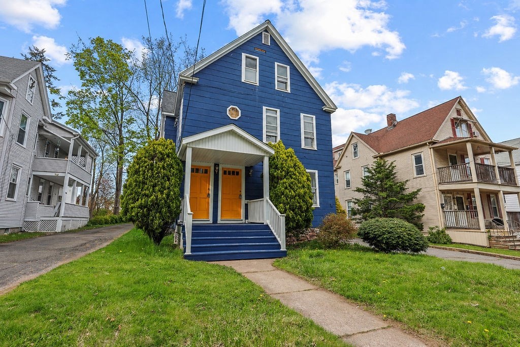 85 Hitchcock St, Holyoke, MA 01040