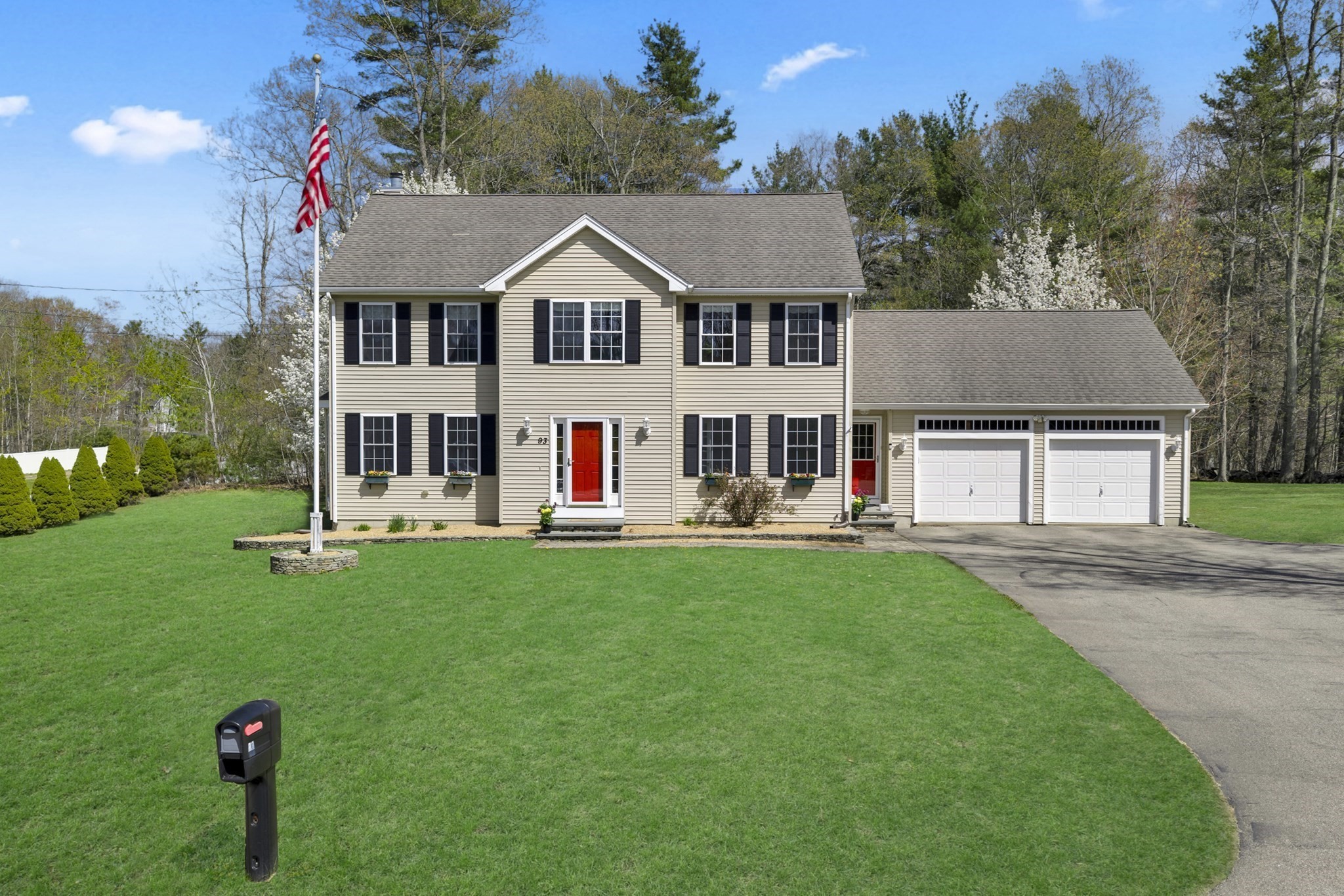 93 Haggerty Rd, Charlton, MA 01507