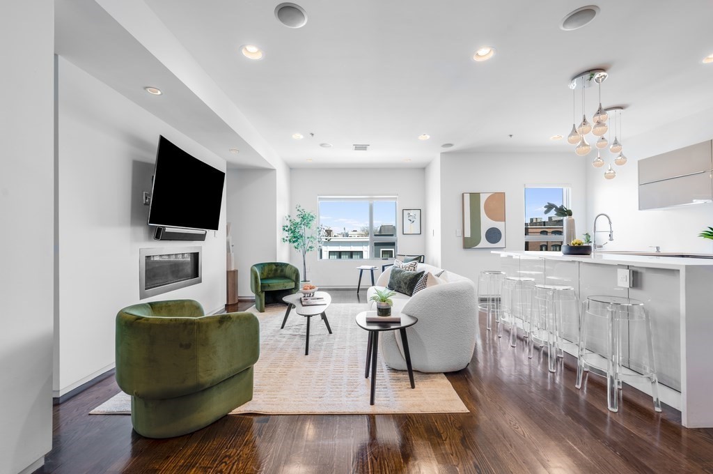 687 E 2nd St Unit 8, South Boston, Boston, MA 02127