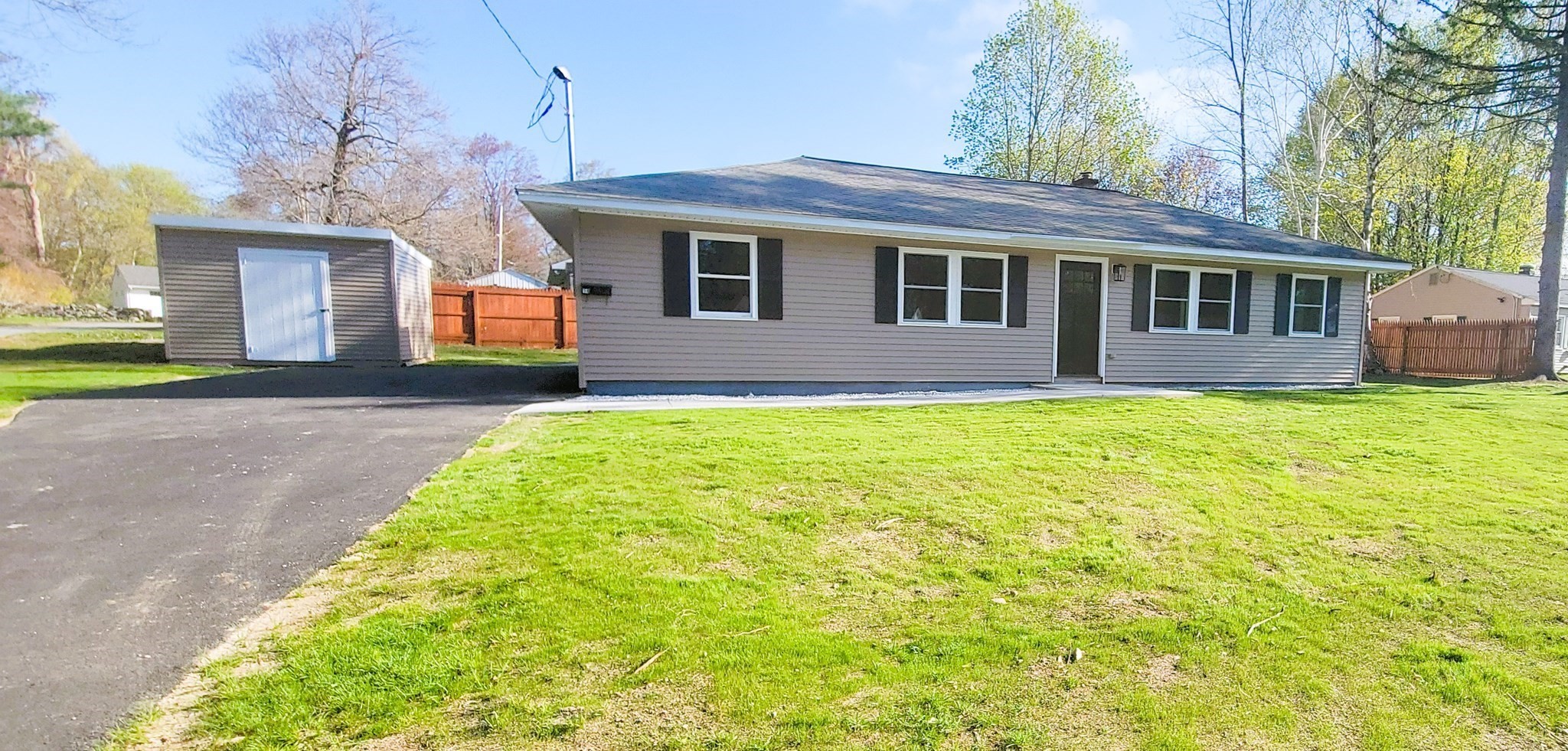 14 Deer Pond Dr, Leicester, MA 01524