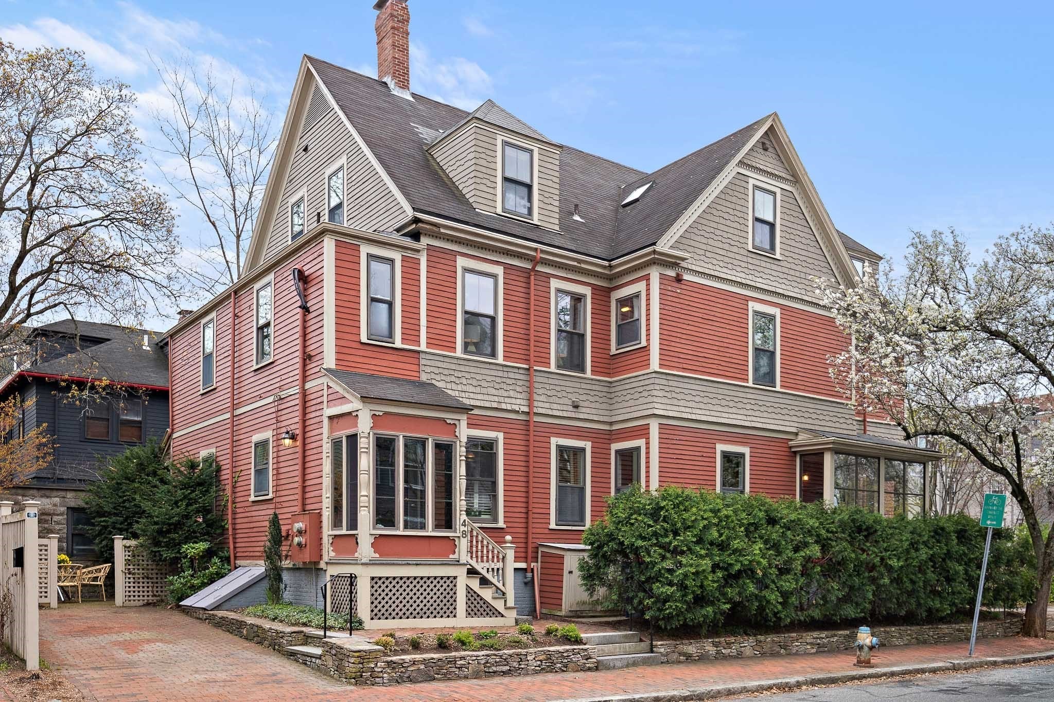 48 Hawthorn Street Unit 2, Cambridge, MA 02138