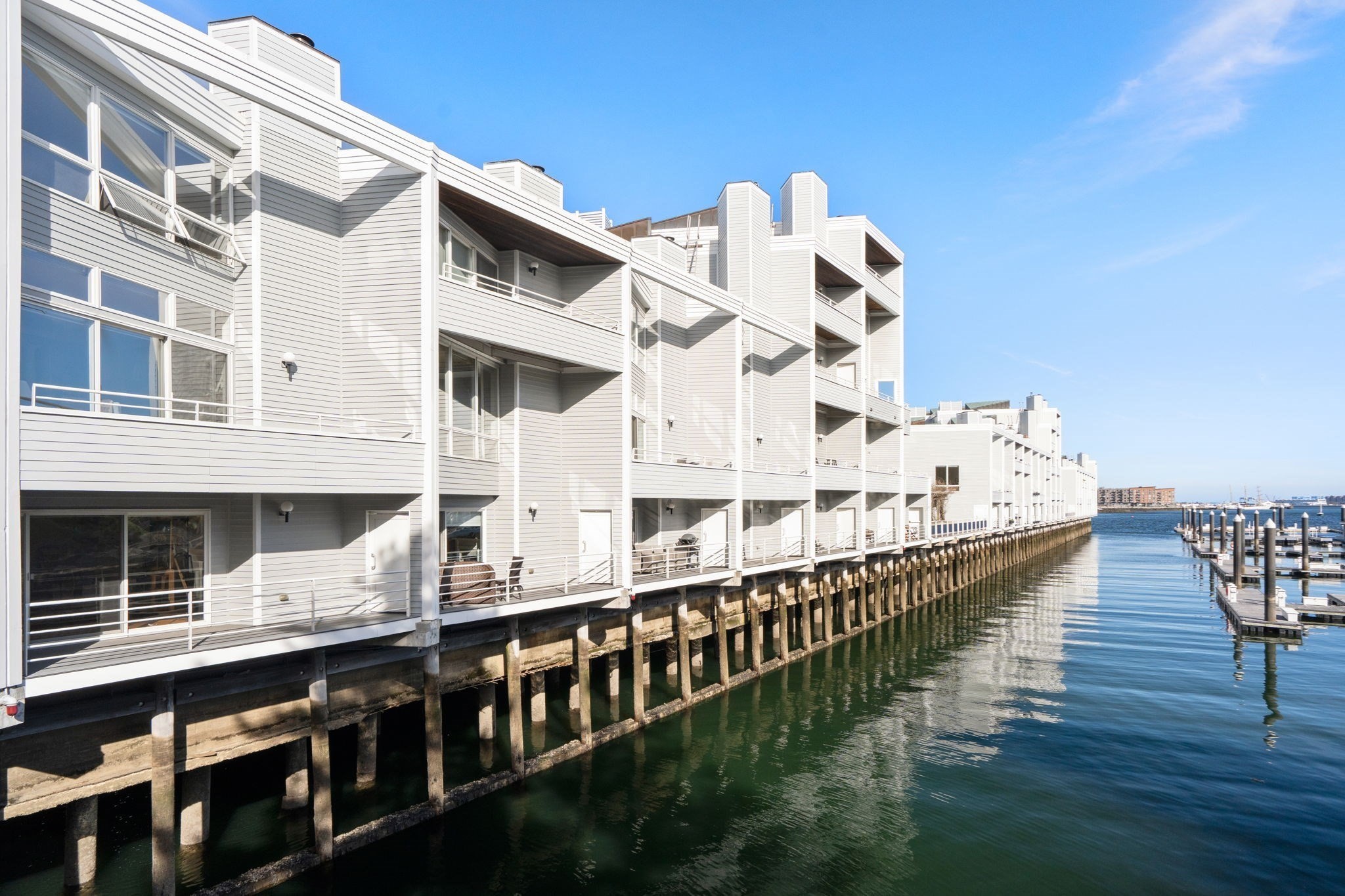 65 Constellation Wharf Unit 65, Charlestown, Boston, MA 02129