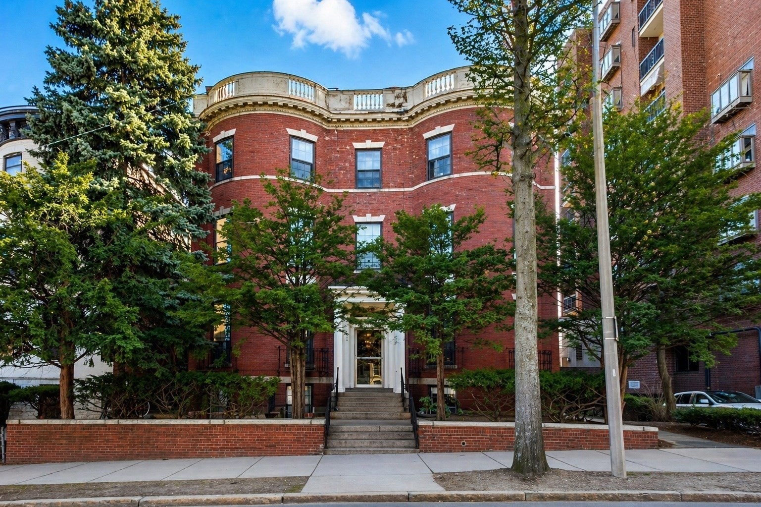 1253 Beacon Street Unit C3, Brookline, MA 02446