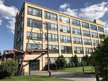 21 Illinois St Unit 202, Worcester, MA 01610