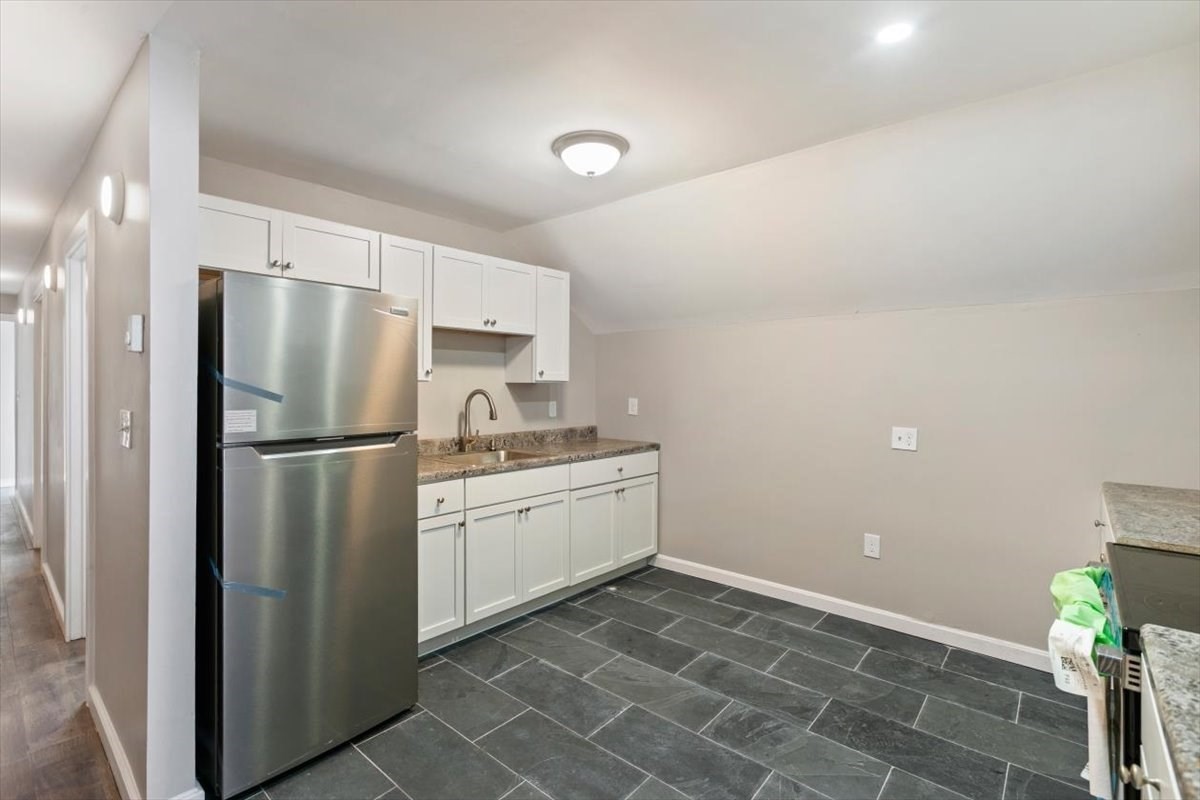 33 Garfield St, Lawrence, MA 01843 - Image 2