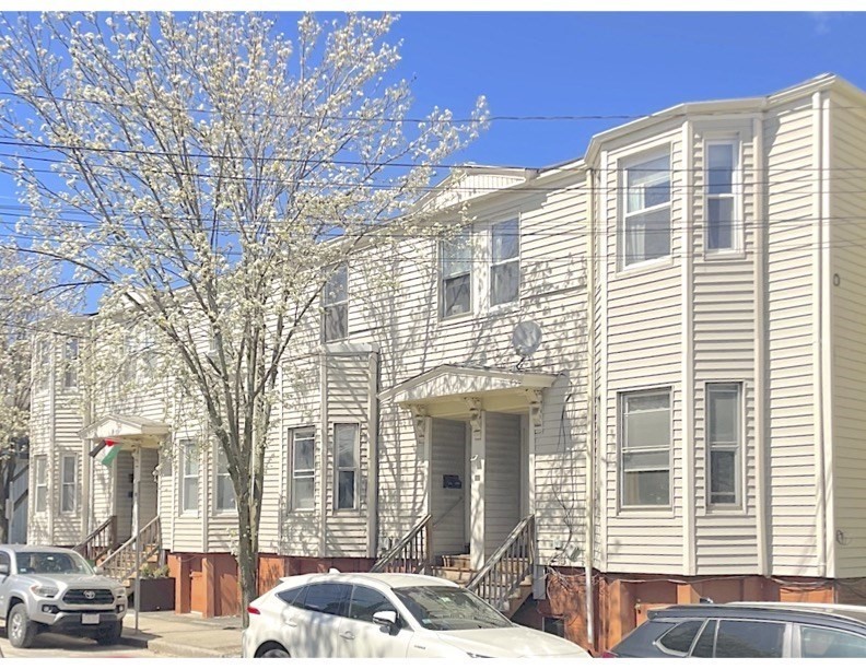 13 Houghton St, Somerville, MA 02143