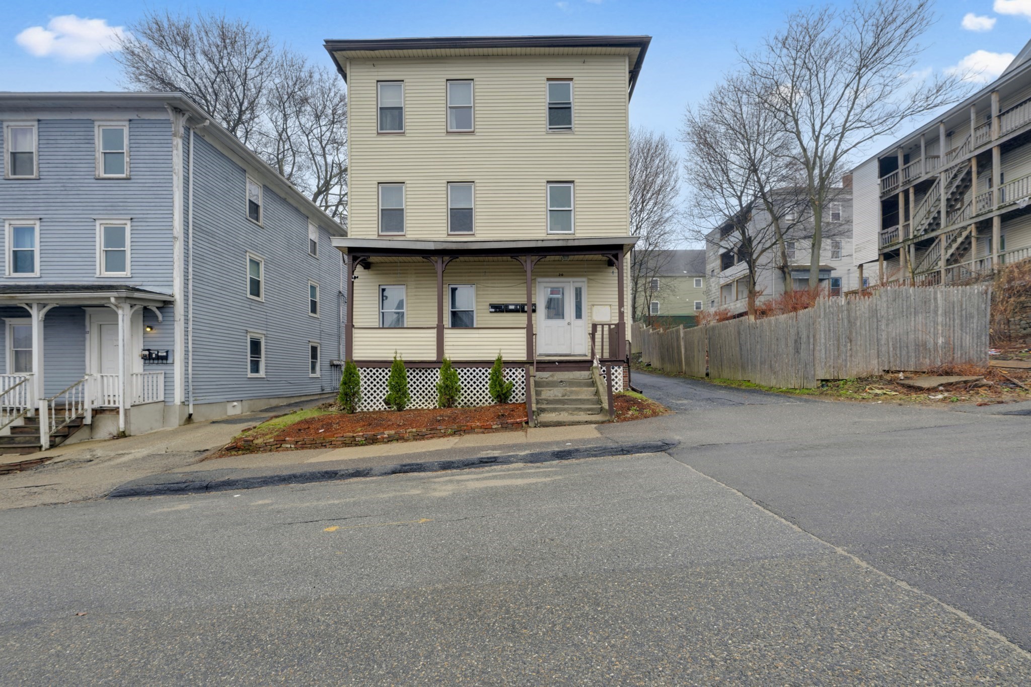 20 Mott St, Worcester, MA 01604