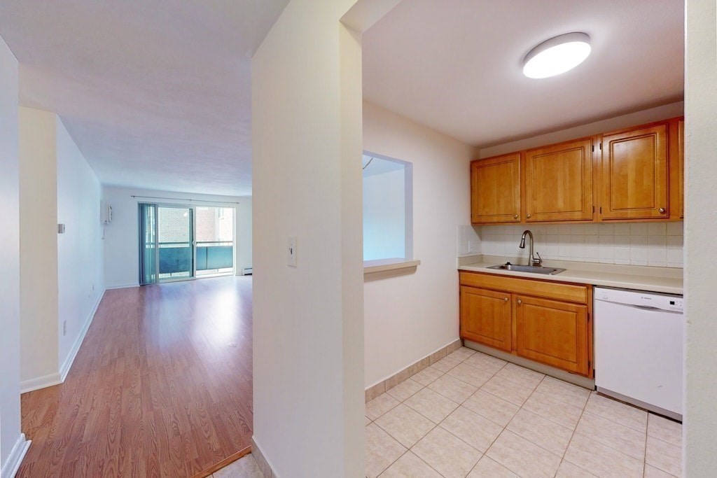 32 Whites Ave Unit D22, Watertown, MA 02472 - Image 2