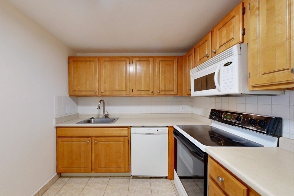 32 Whites Ave Unit D22, Watertown, MA 02472 - Image 3