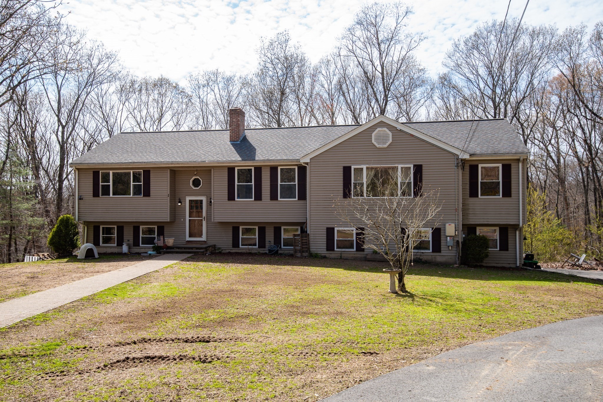 1 Lorraine Ln, Millville, MA 01529
