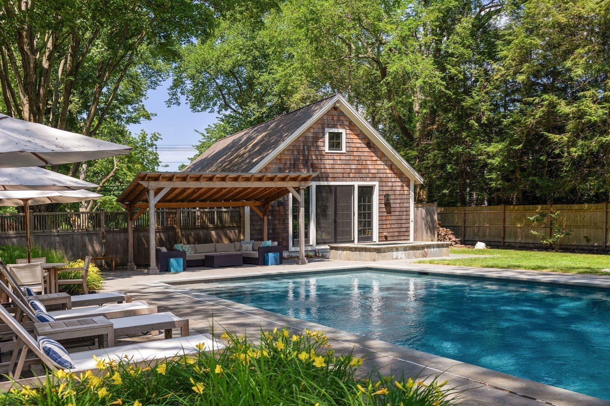 29 Pleasant St, Hingham, MA 02043