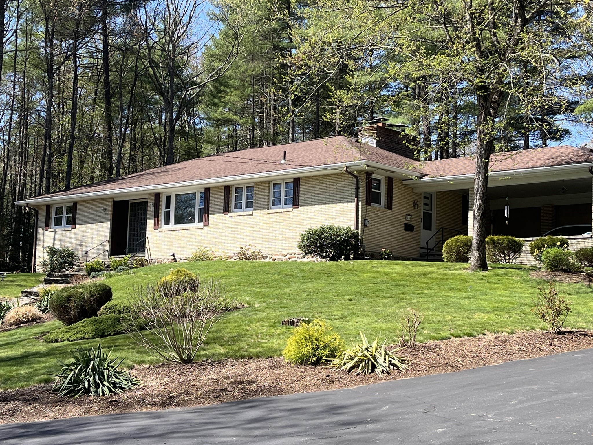 100 Cole Ave, Southbridge, MA 01550