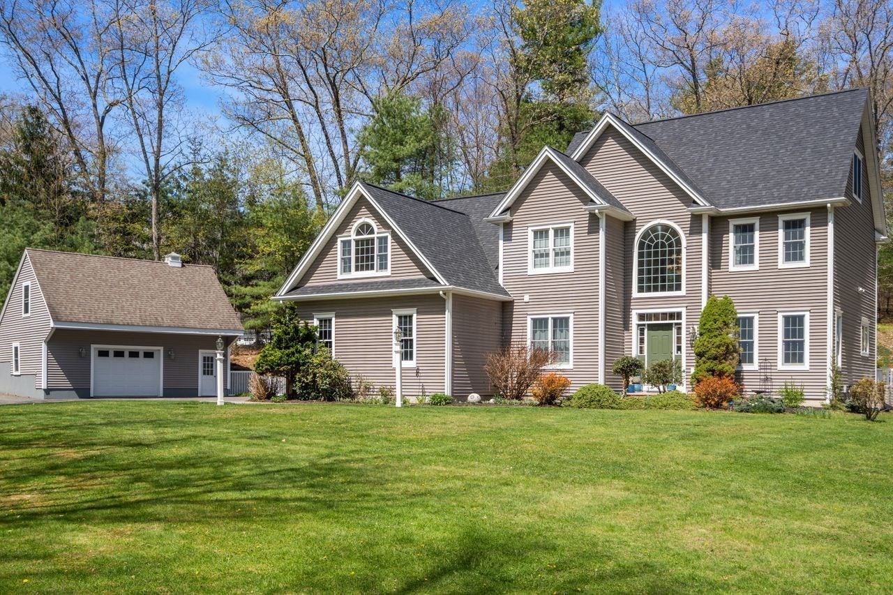 66 Hutchinson Rd, Sutton, MA 01590