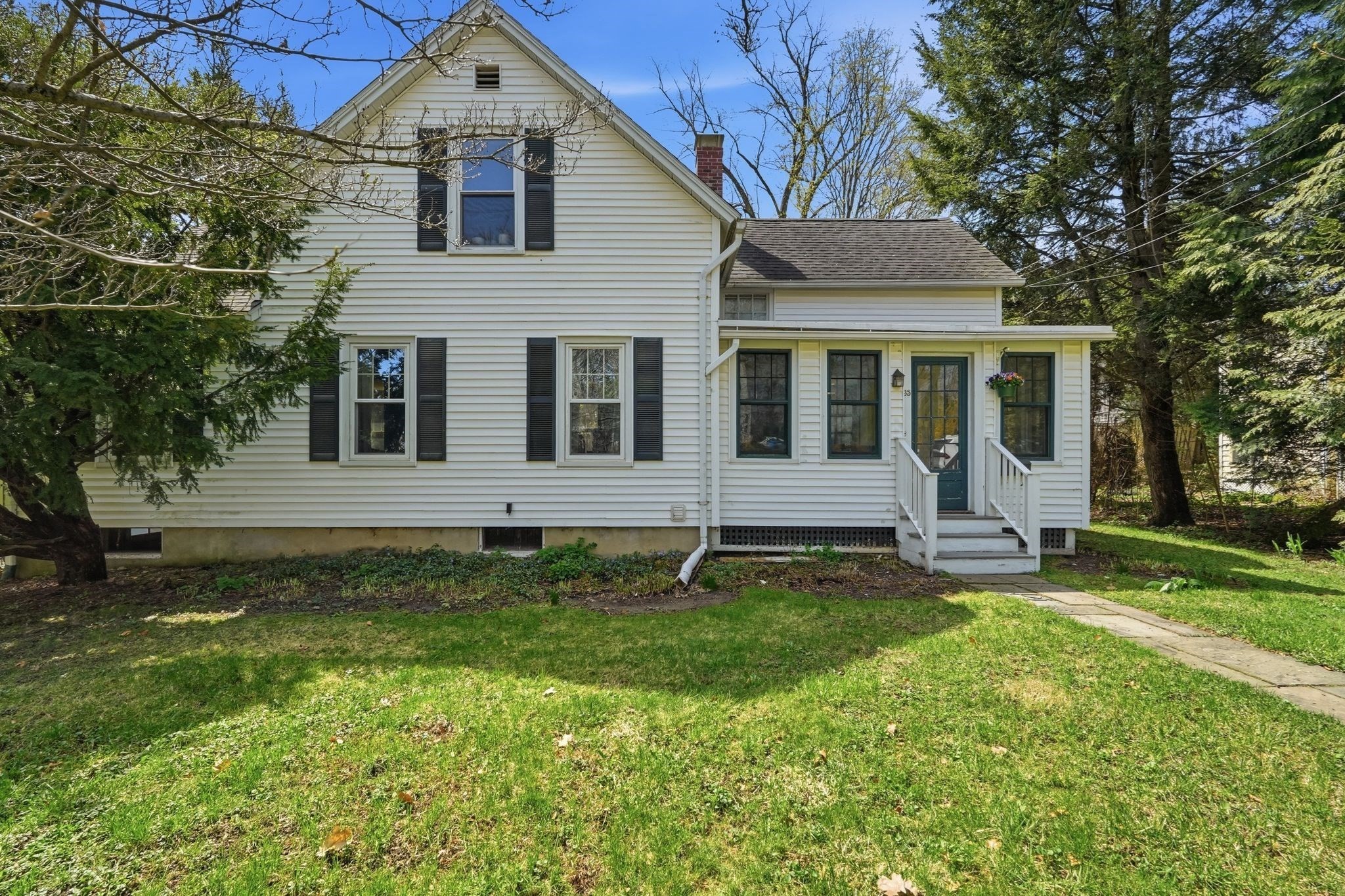 35 Taylor Street, Amherst, MA 01002