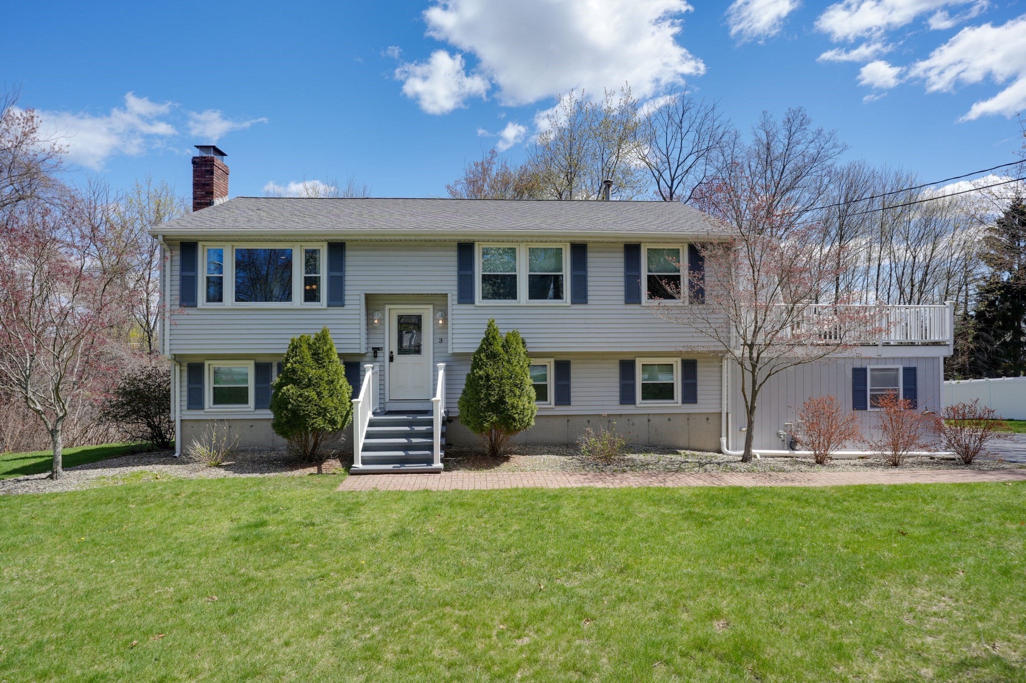 3 Elizabeth Ave, Burlington, MA 01803