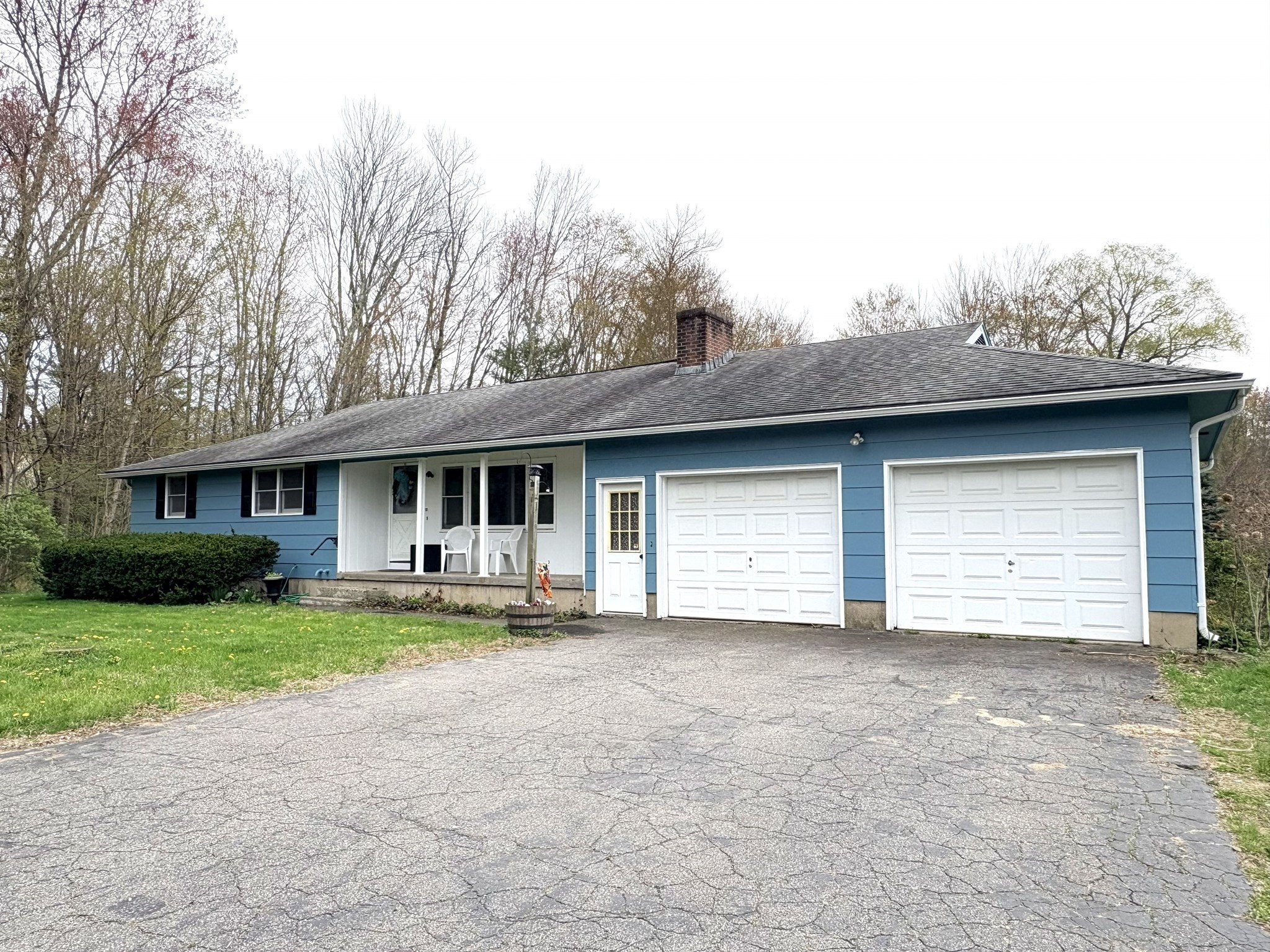 135 Pelham Rd, Amherst, MA 01002