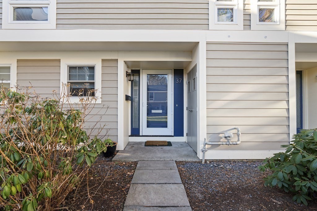 11 Oak St Unit 15, Wellesley, MA 02482