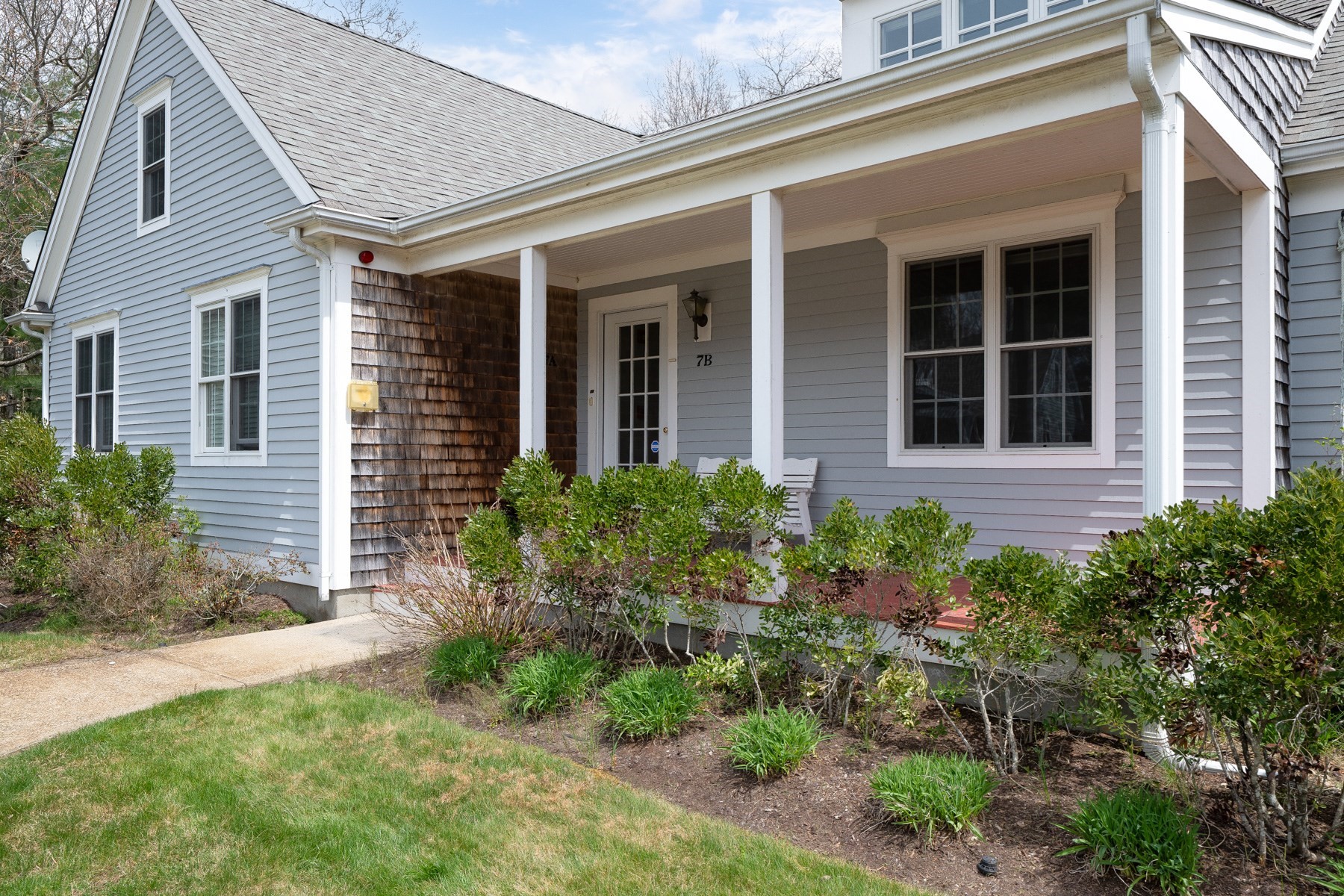 7 Schooner Ln Unit B, Mashpee, MA 02649