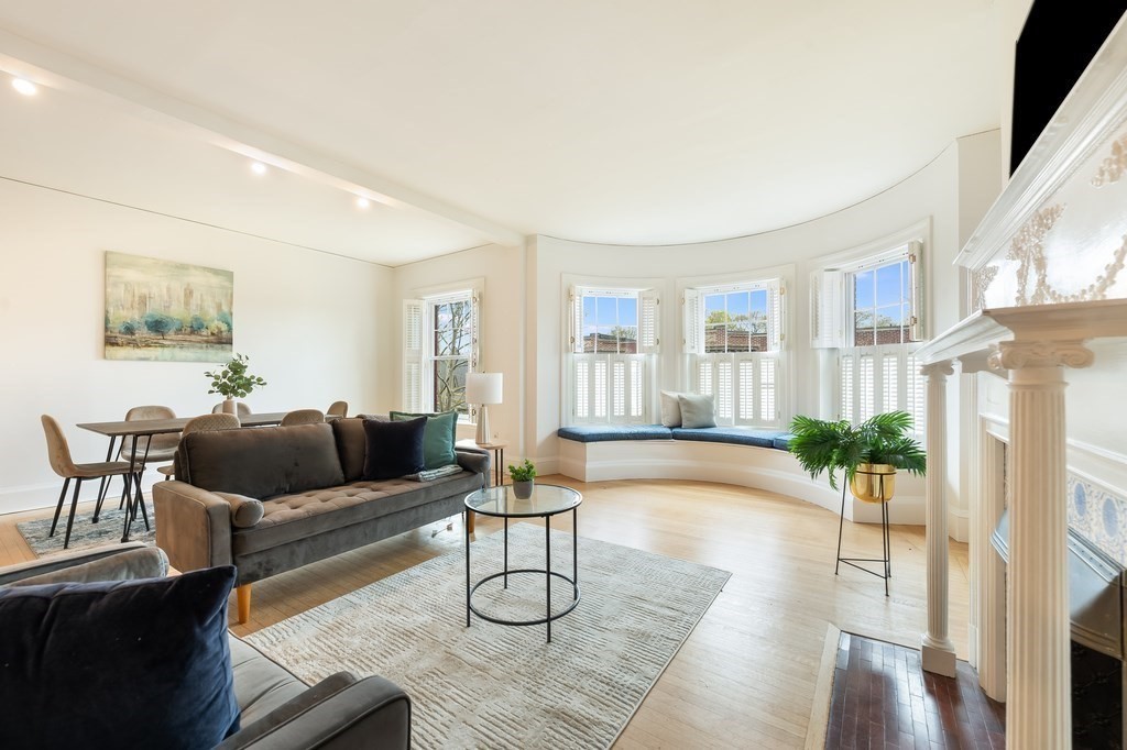 41 Carlton St Unit 3, Brookline, MA 02446